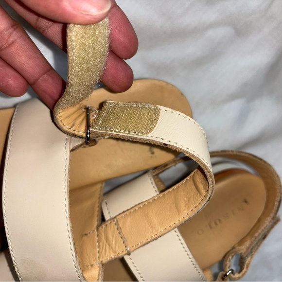 Nisolo Cream Tan Sandals - Picture 6 of 7